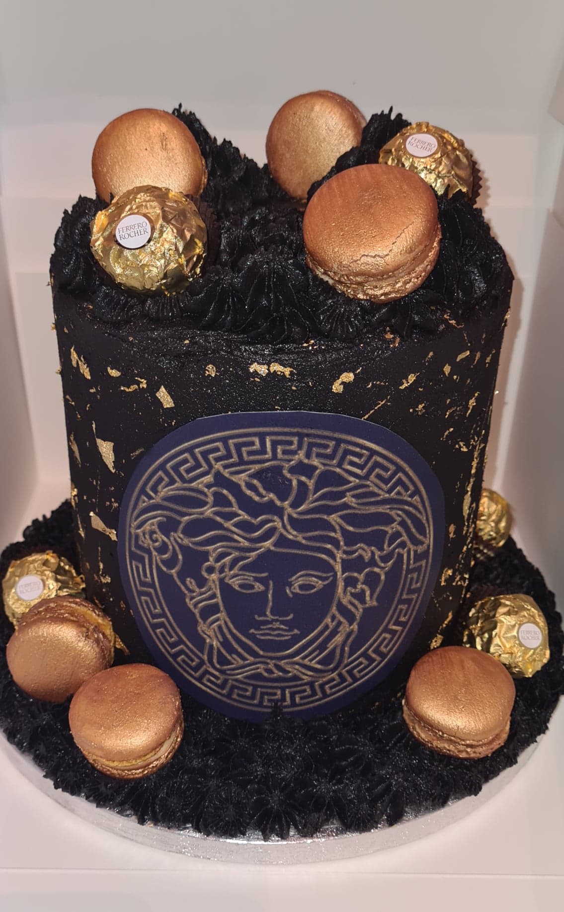 Want something Versace but don't want to pay an arm and leg? Come get a cake  instead #nataliebakery #Versace | Birthday cakes for men, Cakes for men,  Gucci cake